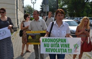 protest-anti-poluare-in-fata-prefecturii-alba-24-07-2015